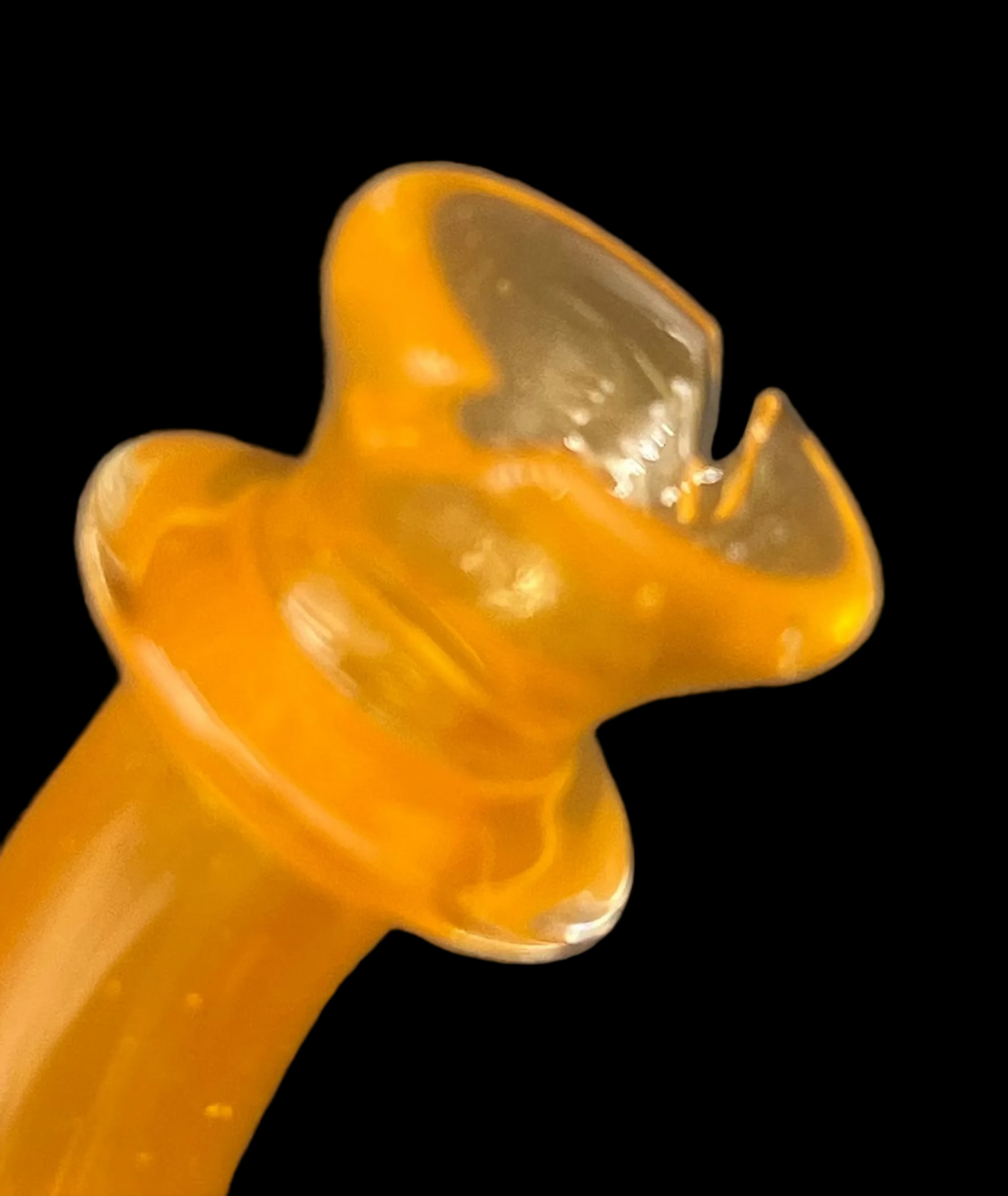 Puffco Pivot Color Bent mouthpiece with Razor Maria